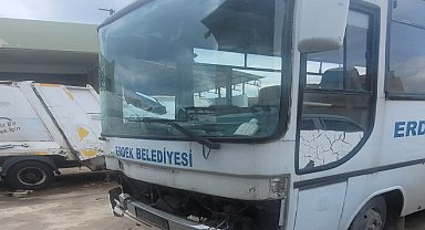 Erdek Belediyesi'ne ait araç çalındı, 7 araca çarptı