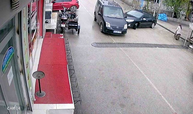 Eruh'ta maddi hasarlı kaza güvenlik kamerasına yansıdı