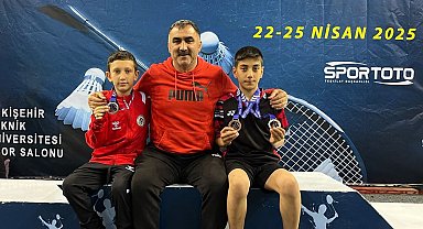 Erzincan'ın minik badmintoncuları 3 madalyanın sahibi