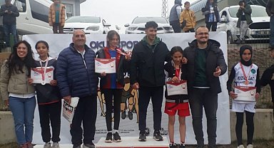 Erzincanlı ortaokul öğrencisinden yüksek atlamada grup birinciliği