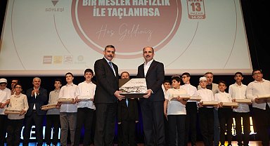Erzurum Valisi, Konya'da hafız adayı öğrencilerle buluştu