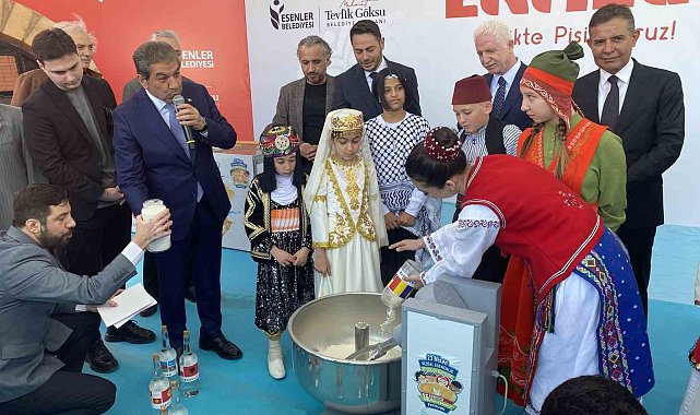 Esenler'de 8 ülkeden gelen çocuklar barış ekmeği pişirdi