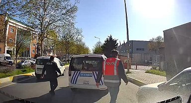 Esenyurt'ta, trafikte araç sürücüsüyle tartışan polis memuru görevden uzaklaştırıldı