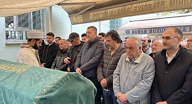 Eşi ve oğlunun yanına defnedildi