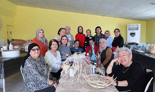 Eski eşyalar kadınların hünerli ellerinde yeniden değer kazanıyor