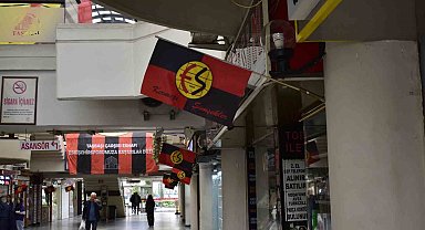 Eskişehir'de maç heyecanı: Kent kırmızı-siyaha büründü