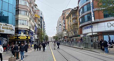 Eskişehir'de soğuk havanın etkisiyle kent merkezi sakinleşti