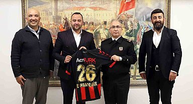 Eskişehirspor yönetiminden İl Jandarma Komutanı'na ziyaret