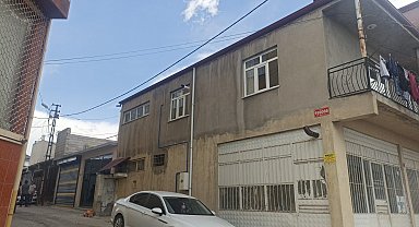 Ev taksiti için biriktirilen altın ve parayı çaldılar