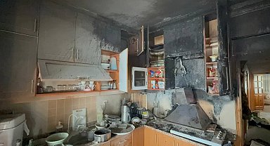 Ev yangınında anne ve 3 çocuğu dumandan etkilendi