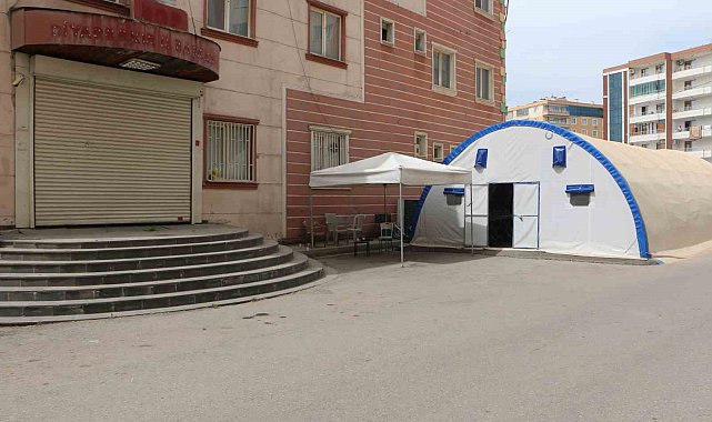 Evlat nöbetini sürdüren ailelerden çocuklarına çağrı: "Silahları bırakın gelin"