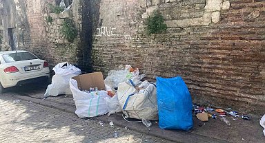 Fatih'te Acımusluk Sokağı Sarnıcı hurda ve kağıt deposu olarak kullanılıyor