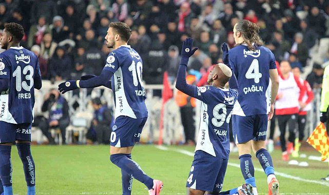Fenerbahçe, galibiyet serisine Sivas'ta devam etti