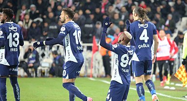 Fenerbahçe, galibiyet serisine Sivas'ta devam etti