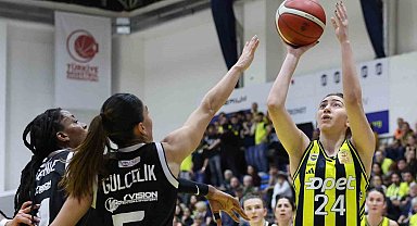 Fenerbahçe Opet, yarı final serisinde 1-0 öne geçti