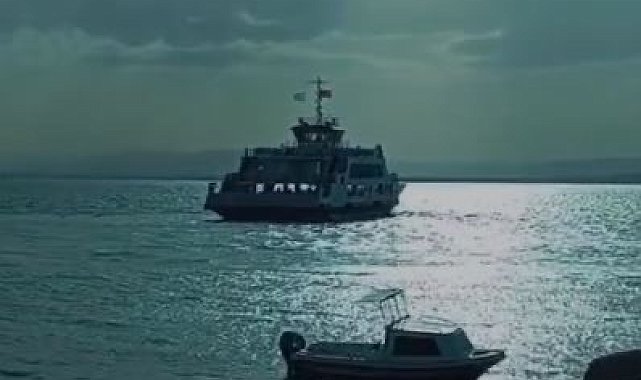 Feribotta korku dolu anlar: Fırtınadan dolayı iskeleye yanaşamadı