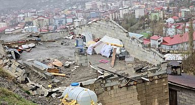 Fırtınanın bilançosu ağır oldu: 93 çatı uçtu, 3 sel baskını yaşandı