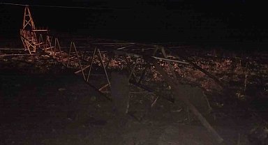 Fırtınanın yıkıp geçtiği doğuda Aras Edaş ekipleri teyakkuzda