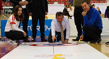 Floor Curling Gençler Grup maçları Kayseri'de başladı