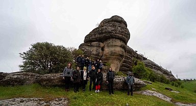 Fotoğraf severler yağmur altında Kefrun Kalesi'ni fotoğrafladı