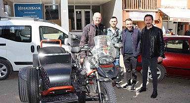 Fransa'dan motosikletiyle fakir çocuklara kalem taşıyor