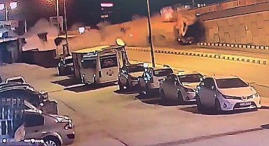 Freni patlayan arazöz otomobile ve üst geçit duvarına çarptı: 1 ölü, 1 yaralı