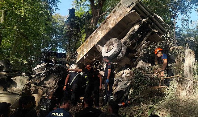 Freni patlayan hafriyat kamyonu dehşet saçtı: 1 ölü, 1 yaralı