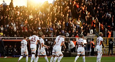 Galatasaray galibiyet serisini 5'e çıkardı