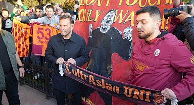 Galatasaray, Samsun'da çiçeklerle karşılandı