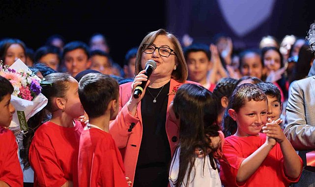 Gaziantep Büyükşehir'in destekleriyle bin çocuk 23 Nisan'ı şarkılarla kutladı
