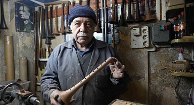 Gaziantep'te 70 yaşındaki usta, 60 yıldır geleneksel yöntemlerle zurna üretiyor