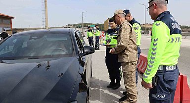 Gaziantep'te jandarma ekipleri bayram tedbirlerini sürdürüyor