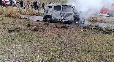 Gaziantep'te otomobille çarpışan hafif ticari araç alev topuna döndü: 2 ölü, 2 yaralı
