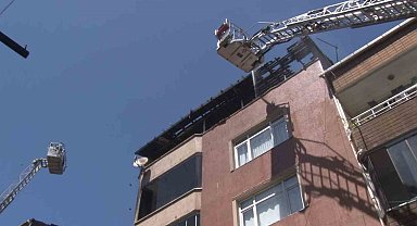 Gaziosmanpaşa'da 4 katlı binada yangın çıktı, 1 kişi dumandan etkilendi