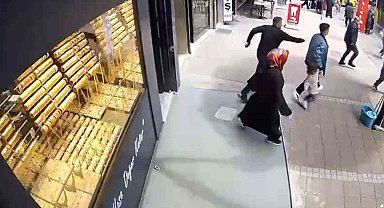 Gaziosmanpaşa'da deprem paniğiyle aşağı atlamak istedi: Vatandaşların "atlama" çığlıkları kameraya yansıdı