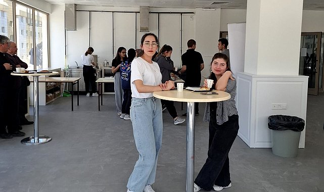 Gedik Ahmet Paşa Kütüphanesi'nde gençlere sıcak ikramlı destek