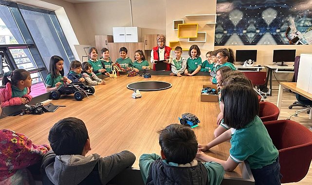 Geleceğin teknoloji liderleri 13 Şubat Gençlik Merkezi'nde yetişiyor