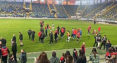 Gençlerbirliği oyuncusu Fıratcan Üzüm'den saygısız davranış