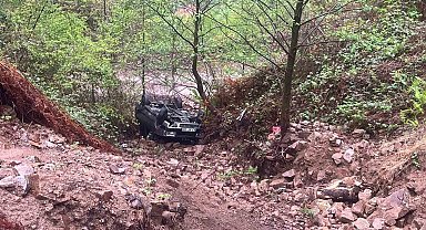 Giresun'da otomobil şarampole devrildi: 4 yaralı