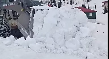 Giresun'da yayla yollarında karla mücadele devam ediyor