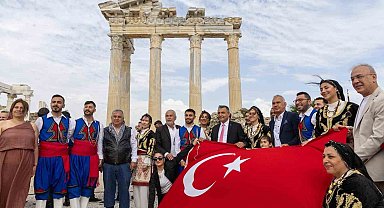 Girit'ten Side'ye kültür ve lezzet şöleni coşkulu başladı