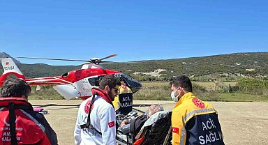 Gökçeada'da kalp krizi geçiren hasta ambulans helikopter ile Çanakkale'ye getirildi