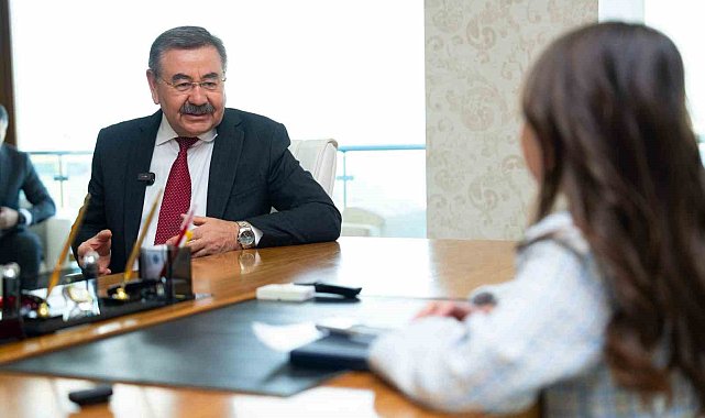 Gölbaşı Belediye Başkanı Odabaşı, 23 Nisan'da koltuğunu ilkokul öğrencisi Öykü'ye devretti