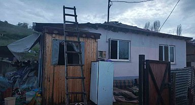 Gönen'de müstakil ev yangında kül oldu