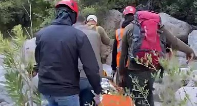 Görevi sırasında sakatlanan Milli Parklar görevlisini JAK ekipleri kurtardı