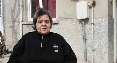 Görme engeline rağmen tek başına yaşayıp hayata dört elle sarılan kadın azmiyle taktir topluyor