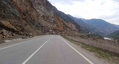 Gümüşhane-Tirebolu yolunda heyelan