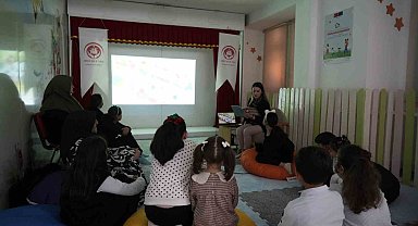 Gümüşhane'de Aile Yılı kapsamında veliler ve öğrenciler birlikte kitap okudu