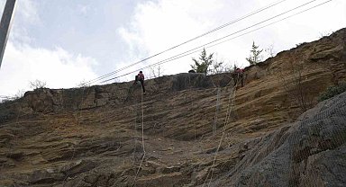 Gümüşhane'de heyelanlı bölgede temizleme çalışmaları tamamlandı