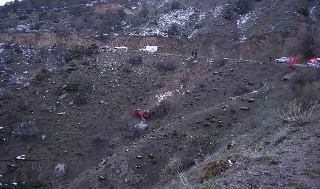Gümüşhane'de otomobil uçuruma yuvarlandı: 3 yaralı
